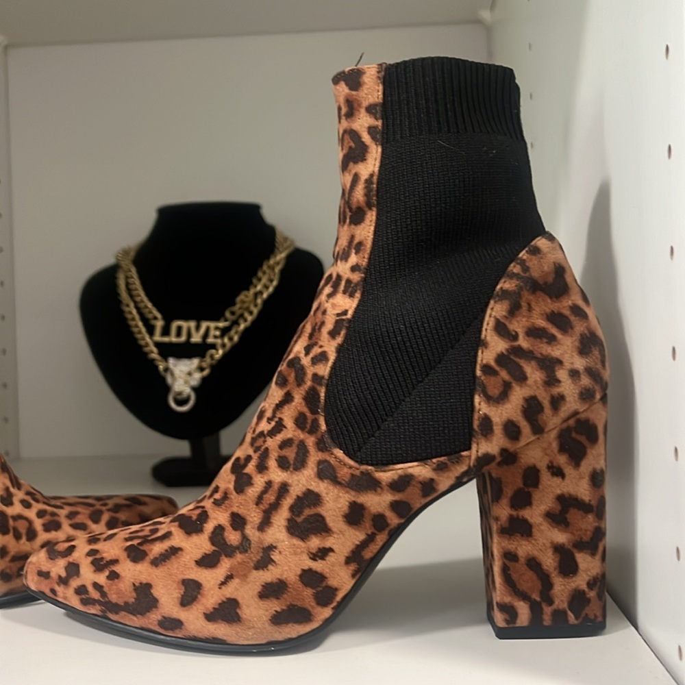 STEVE MADDEN LEOPARD BOOTS - Picture 3 of 5